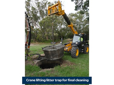 The crane lifting litter trap for final cleaning.